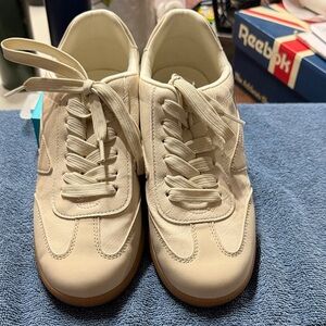 Dolce Vita Cream Lace-Up Sneakers